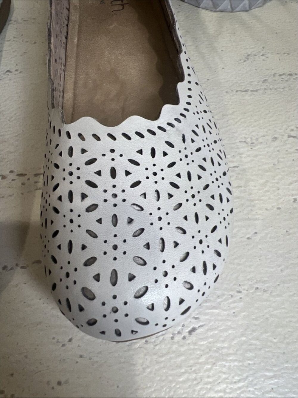 Earth Origins Geometric Ivory Slip-On Shoes Women Size 10N - Picture 6 of 12
